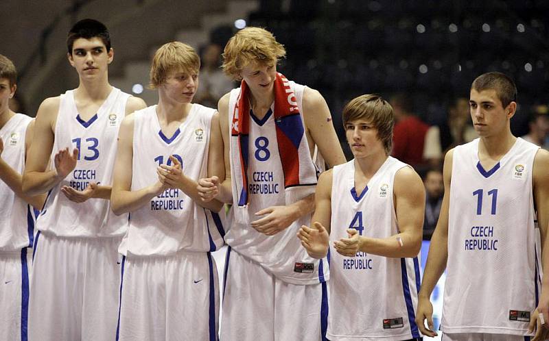 ME U16: Češi na šampionátu získali stříbro. Ve finále prohráli s Chorvatskem 57:67.