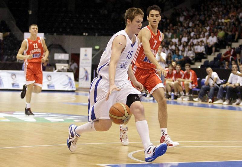 ME U16: Češi na šampionátu získali stříbro. Ve finále prohráli s Chorvatskem 57:67.