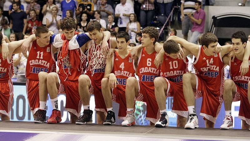 ME U16: Češi na šampionátu získali stříbro. Ve finále prohráli s Chorvatskem 57:67.