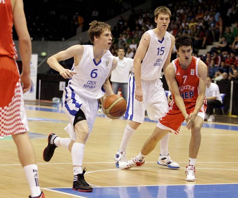 ME U16: Češi na šampionátu získali stříbro. Ve finále prohráli s Chorvatskem 57:67.