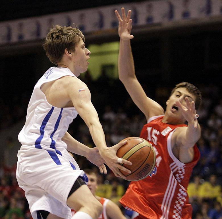 ME U16: Češi na šampionátu získali stříbro. Ve finále prohráli s Chorvatskem 57:67.