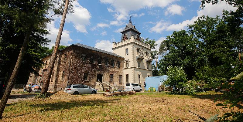 Zámeček Pardubice nebo také „Larischova vila“ – více než stodvacetiletý novorenesanční skvost s bohatou, leč se smutnou historií.