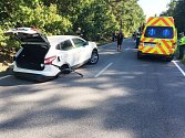 Střet dvou vozidel mezi Živanicemi a Lázněmi Bohdaneč zablokoval silnici. 