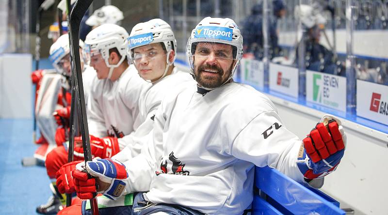 Do pardubického hokejového týmu HC Dynamo Pardubice se vrátil Tomáš Rolínek.
