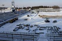 Monstrózní hokejový stánek, který vyrůstá na plochodrážním oválu ve Svítkově, již nabírá konkrétních obrysů.