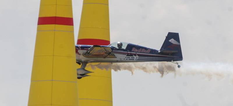 Aviatická pouť na pardubickém letišti, kde součástí programu bylo i Red Bull Air Race Demo poprvé v České republice.