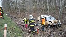 Na místě zasahovali strážníci, záchranná služba i hasiči. Muži už ale nebylo pomoci.