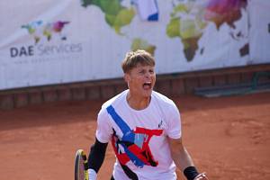 Hynek Bartoň ovládl tenisový turnaj Moneta Pardubice Open.