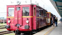 Rosické železniční muzeum připravilo pro veřejnost výlet historickým motoráčkem z pardubického Hlavního nádraží do Borohrádku a zpět.