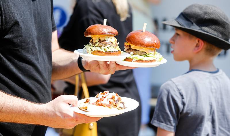 Čistě foodtruckový festival po roce zamířil do centra Pardubic.