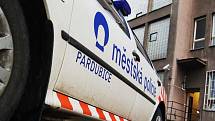 Městská policie Pardubice pátrala po muži, který onanoval před kolemjdoucí ženou