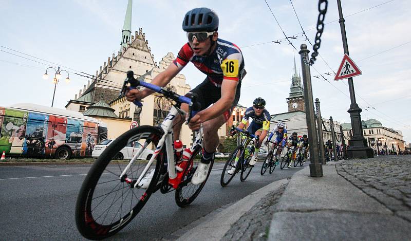 Cyklistické večerní kritérium ulicemi města Pardubic 42. ročník Memoriálu Josefa Křivky