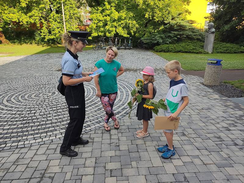 Policisté dětem připomínali zásady osobního bezpečí