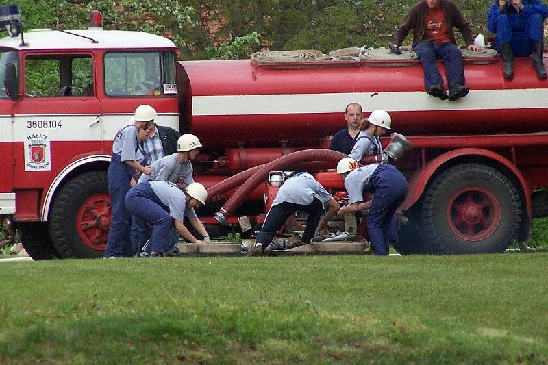 Klání v požárním útoku v podání hasičů z Vysoké