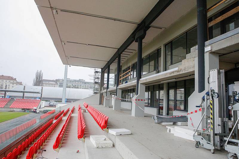 Nový fotbalový stadion prvoligového týmu FK Pardubice v prostorách bývalého Letního stadinu v Pardubicích  je téměř hotov.