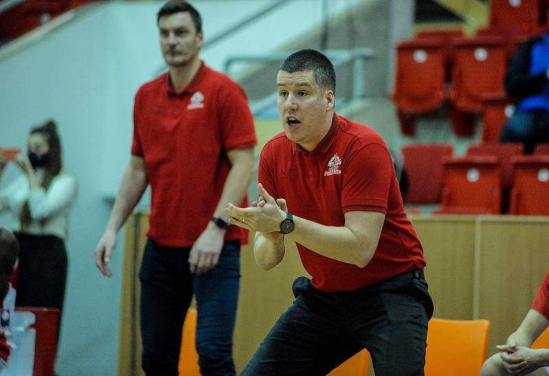Kooperativa NBL: BK JIP Pardubice - Basket Brno.