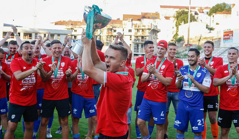 Oslavy titulu mistra Fobalové národní ligy týmu FK Pardubice.