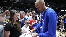 Poslední souboj basketbalových legend Jiřího Welsche a Luboše Bartoně v pardudubické ČSOB pojišťovna ARENĚ.