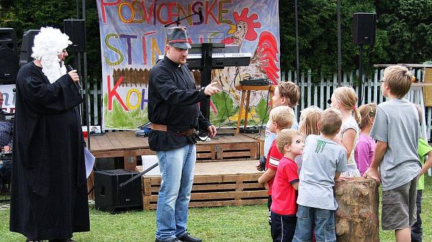 Bývalé holické tržiště v minulosti hostilo mimo jiné také Posvícenské stínání kohouta.