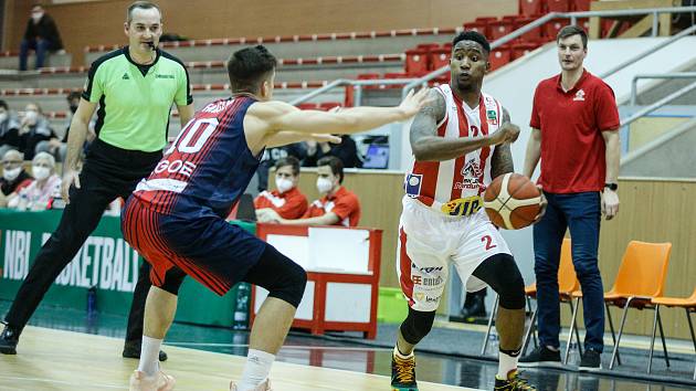 Kooperativa NBL: BK JIP Pardubice - Basket Brno.