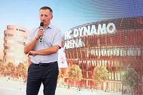 Majoritní vlastník extraligového klubu HC Dynamo Pardubice Petr Dědek představil se svým týmem projekt nové multifunkční arény v areálu dostihového závodiště.