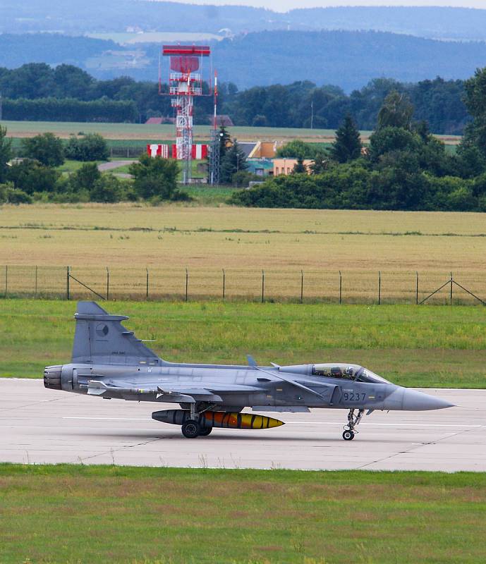 Pardubické letiště poskytne azyl šesti letounům JAS-39 Gripen a stejnému počtu bitevníků L-159 ALCA z čáslavské letecké zakladny.