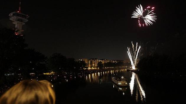 Závěr městských slavností patřil ohňostroji a lampionovému průvodu