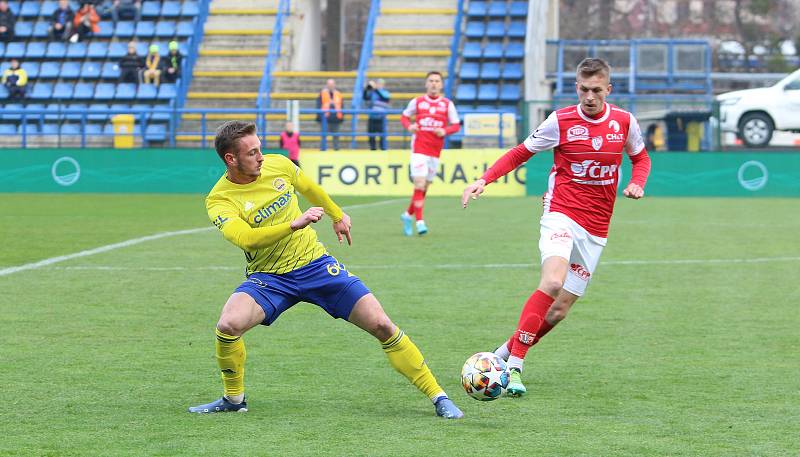 Fotbalisté Zlína (žluté dresy) se ve 26. kole FORTUNA:LIGY utkali s předposledními Pardubicemi.