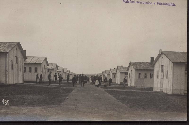 Výstavba válečné nemonice v Pardubicích v roce 1914/1915.