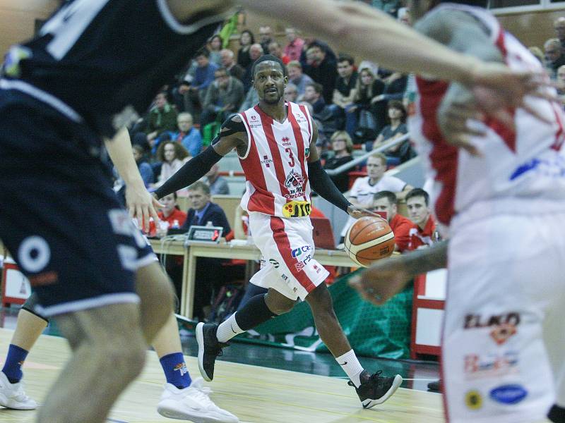 Kooperativa NBL: BK JIP Pardubice - BK Armex Děčín.