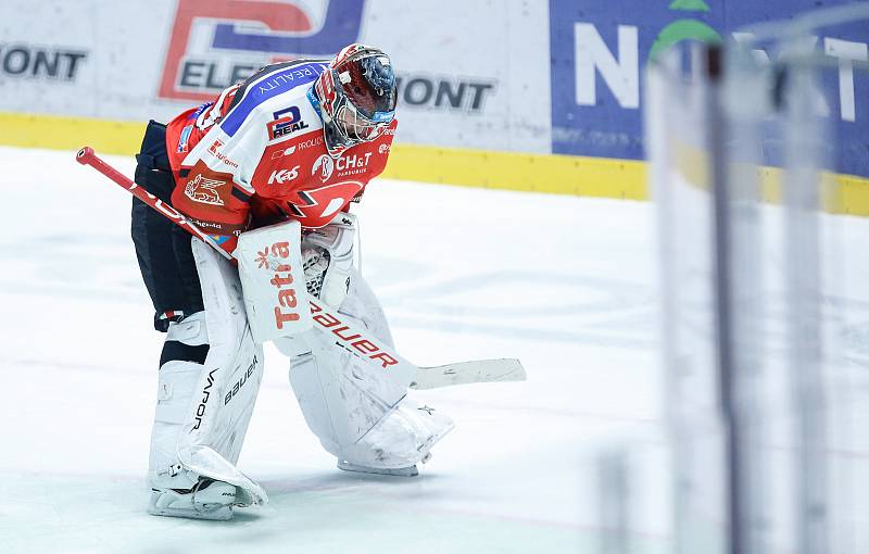 Hokejové utkání Tipsport extraligy v ledním hokeji mezi HC Dynamo Pardubice (v červenobílém) a HC Kometa Brno (v bílomodrém) pardudubické enterie areně.