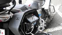 SILNICE NA VÝCHODĚ ČECH bude brázdit deset nových motocyklů značky Yamaha. Jeden stroj o obsahu 1300 kubických centimetrů získal odbor dopravní policie krajského ředitelství a bude působit na celém území regionu. 