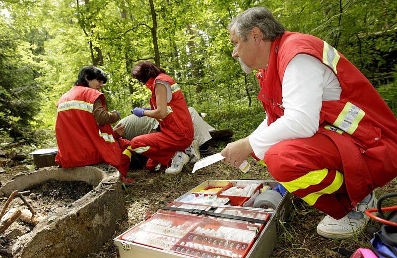 Cvičení Záchrana 2010. Prvního z nalezených musela ošetřovat posádky záchranné služby