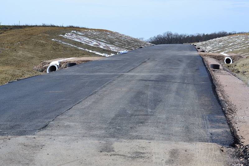 Stav výstavby dálnice D35 v úseku Opatovice - Časy na počátku dubna 2021