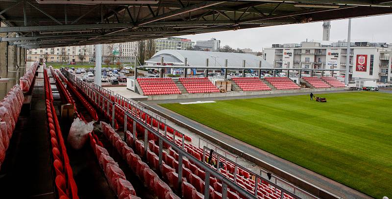 Nový fotbalový stadion prvoligového týmu FK Pardubice v prostorách bývalého Letního stadinu v Pardubicích  je téměř hotov.