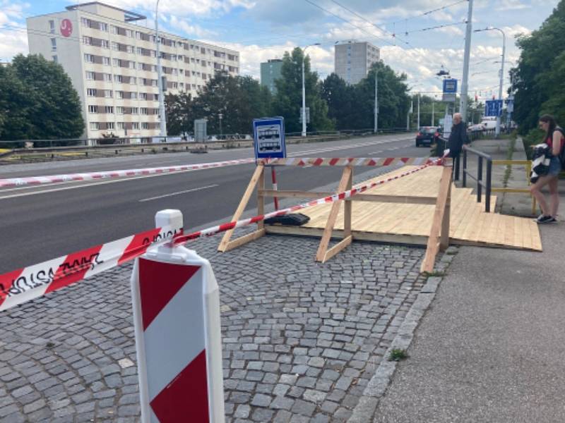 Po nedávném zahájení stavby terminálu B u nádraží začala také výstavba terminálu u Univerzity Pardubice