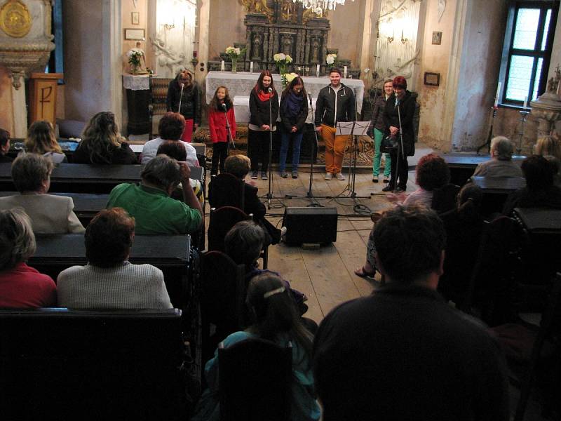Koncert v zámecké kapli sv. Romedia při muzejní noci.