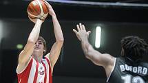 Basketbalové utkání 2.kola FIBA Europe Cupu mezi BK JIP Pardubice (v bíločerveném) a Avtodor Sara