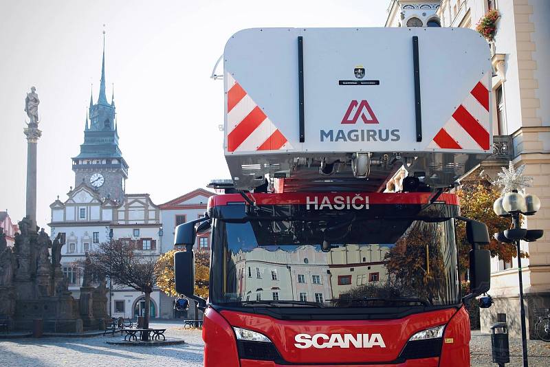 Automobilový žebřík AZ 42 Scania L360 6x2 jsme si převzali přímo u výrobce, společnosti Magirus, v německém Ulmu