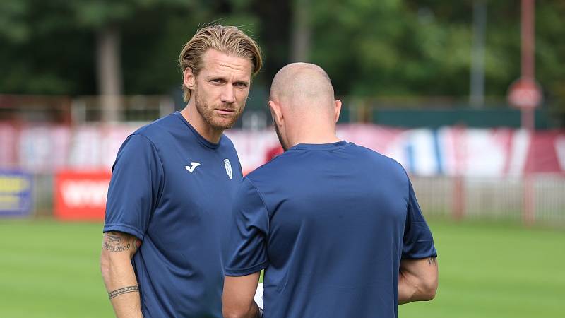 Radoslav Kováč jako nový trenér FK Pardubic vedl první trénink.