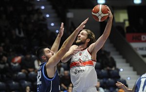 Pardubičtí basketbalisté porazili ve slavnostním duelu Kolín.