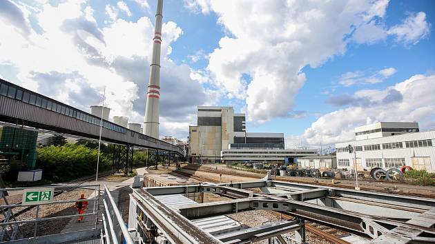 Elektrárna Chvaletice je jedním z největších výrobců elektřiny v ČR.