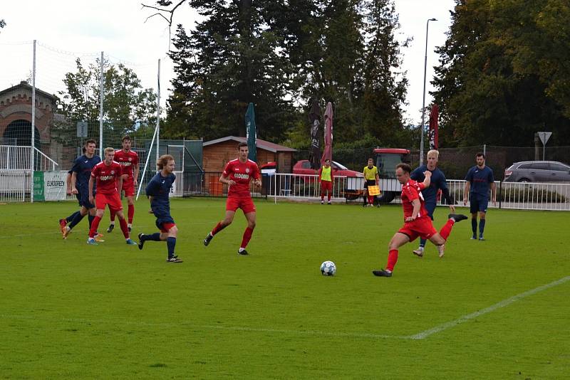 Horní Ředice (v modrém) zvítězily 2:1 na půdě chrudimského béčka a osamostatnily se v čele tabulky.