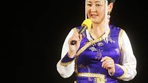 Zahájení Multikulturního týdne v Pardubicích. Mongolská zpěvačka Myanganbayar Bazarjav.