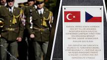 Pietní akt na pardubickém hřbitově uctil památku 518 pochovaných tureckých vojáků.