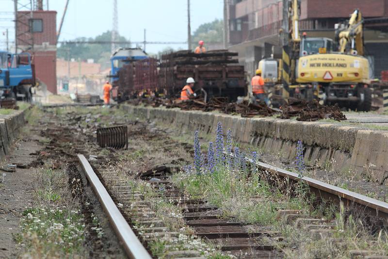 Stavbaři by modernizaci pardubického železničního uzlu měli dokončit v prosinci 2024.