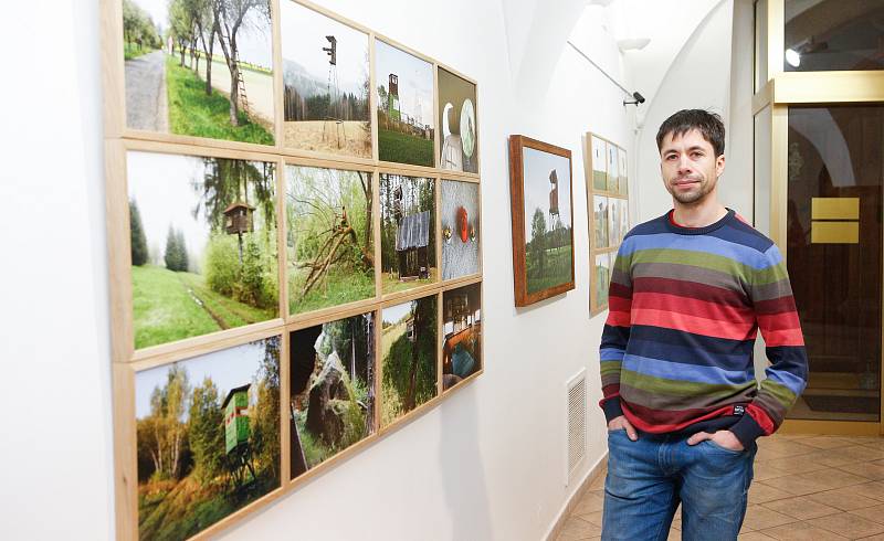 Autor fotografií Posedy Jan Holkup v pardubické galerii Fons