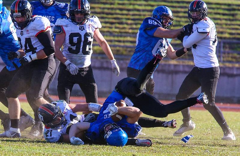 Ve finále druhé ligy se střetli Stallions Pardubice (v bílém) s Třincem Sharks.