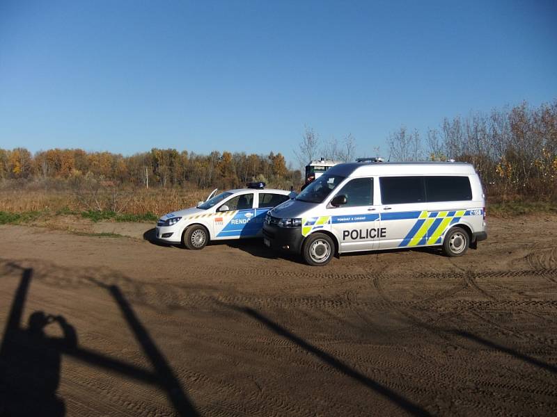 Plot a hranici střežili policisté společně v mezinárodních hlídkách. 