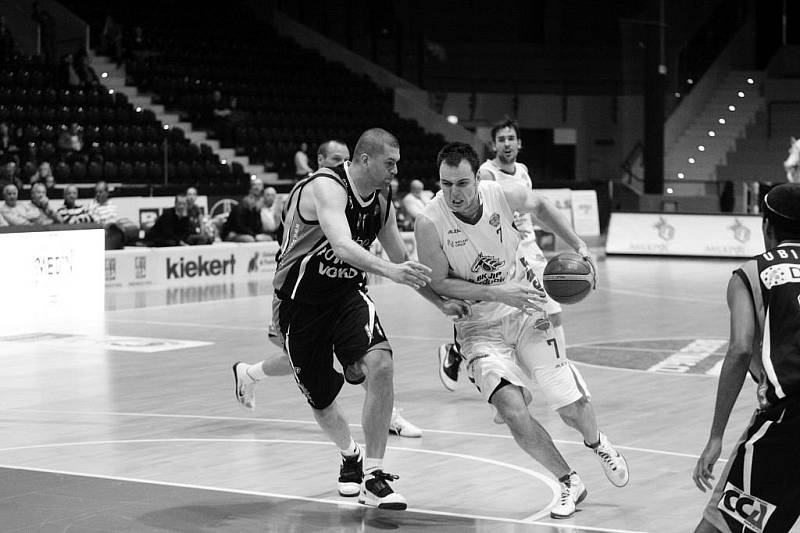 Třetí čtvrtfinále: Pardubice hostily basketbalisty Unibonu Nový Jičín